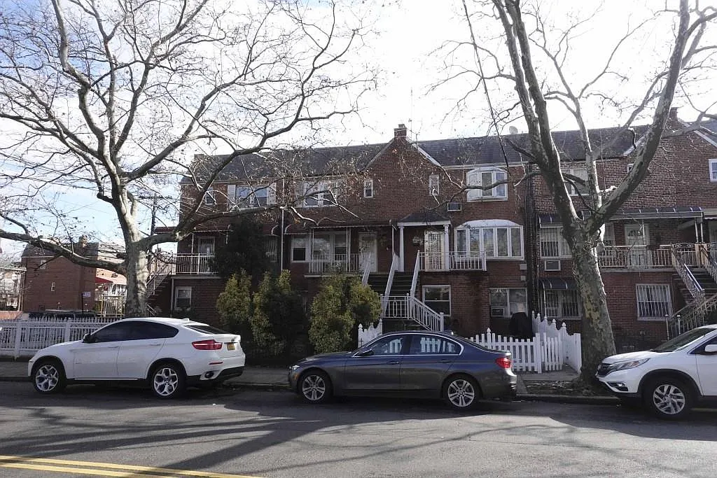 10120 Avenue J photo 1