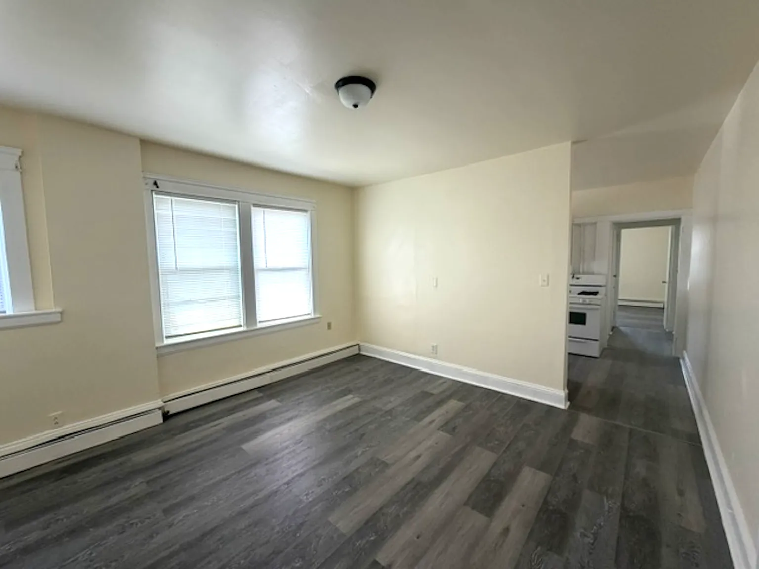2 bed, 950 sqft, $1,800 — Photo 3