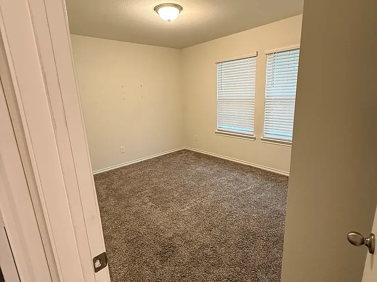 216 Samuel St — Photo 11
