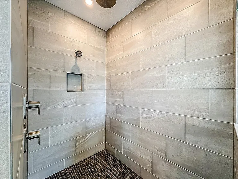 410 S West Shore Blvd — Photo 56