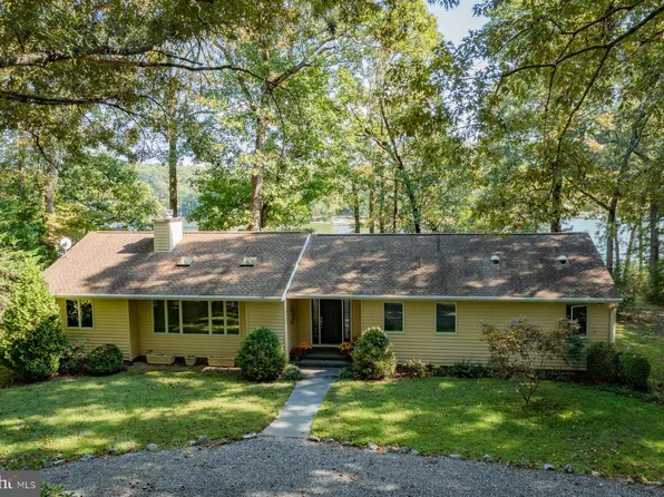 195 Catchpenny Ln, Lancaster, VA 22503