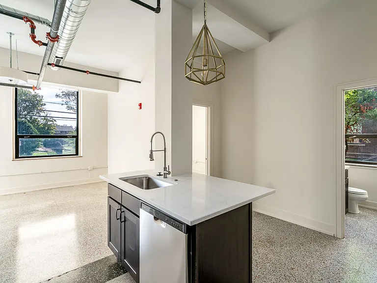 875 Michigan Ave — Photo 26