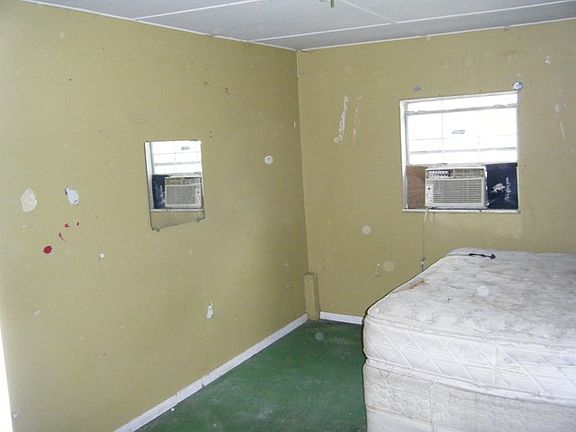 4th image of 2751 Alexandria St
