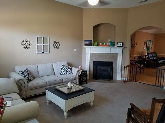 3rd image of 305 Garden Springs Dr