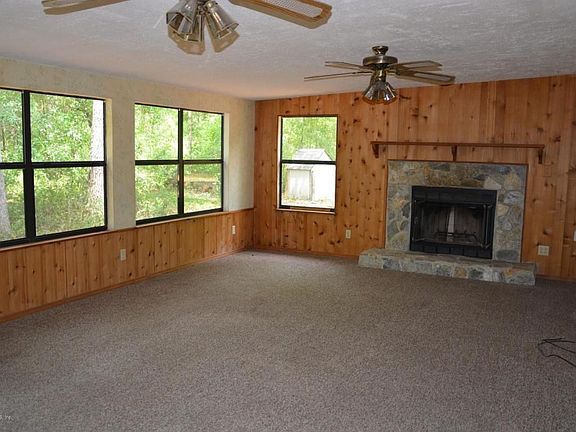 04) Family Room