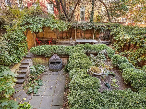 215 E 17th St APT 3, New York, NY 10003
