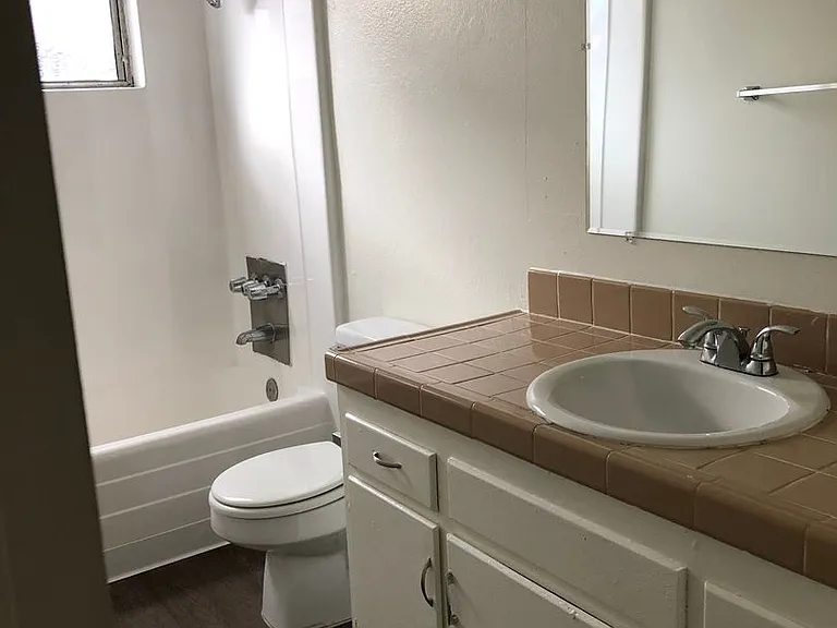 508 S Victoria Ave — Photo 11