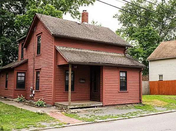 76 Cedar Ave, Riverside, RI 02915