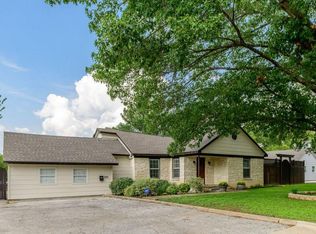 105 W Park Row Dr, Arlington, TX 76010