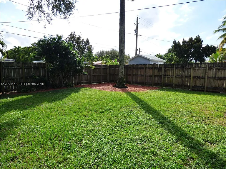 2148 NE 182nd St — Photo 34