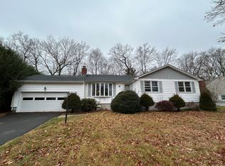 137 Braeside Dr, Hamden, CT 06514
