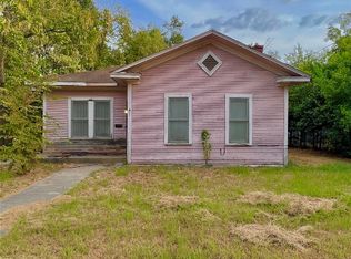 411 W Larkin St, Athens, TX 75751