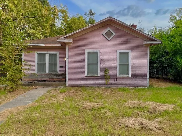 411 W Larkin St, Athens, TX 75751