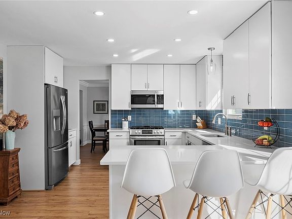 4th image of 139 Blue Hill Ln
