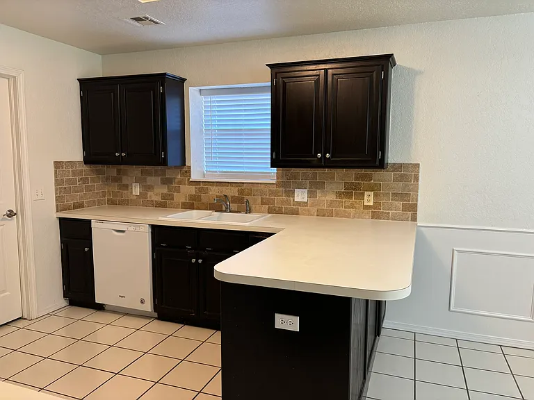 701 Goshawk Dr — Photo 8