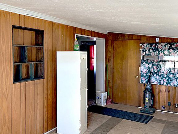 4th image of 4616 Pershing Dr