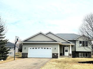1108 Prairie Ridge Ln, Lester Prairie, MN 55354