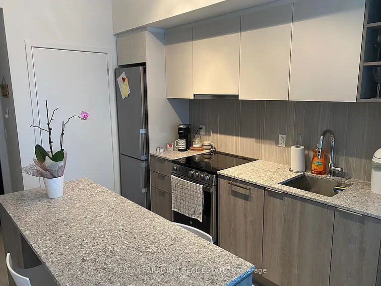 31 Tippett Rd #812 — Photo 7