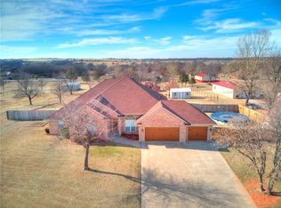 850 Oaklawn Dr, Tuttle, OK 73089