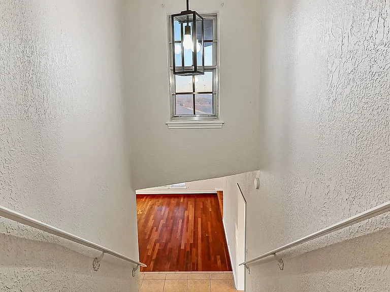 6637 Mariposa Dr — Photo 11