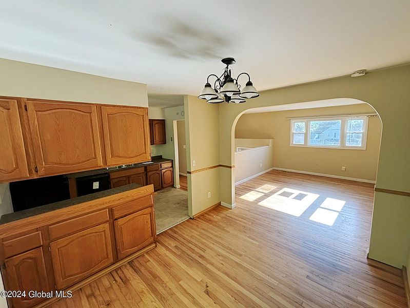5th image of 27 Moulds Avenue