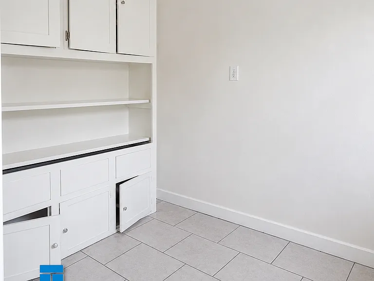 1511 W 11th Pl #11 — Photo 4