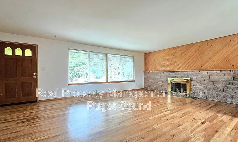 8002 W Glen Dr — Photo 2