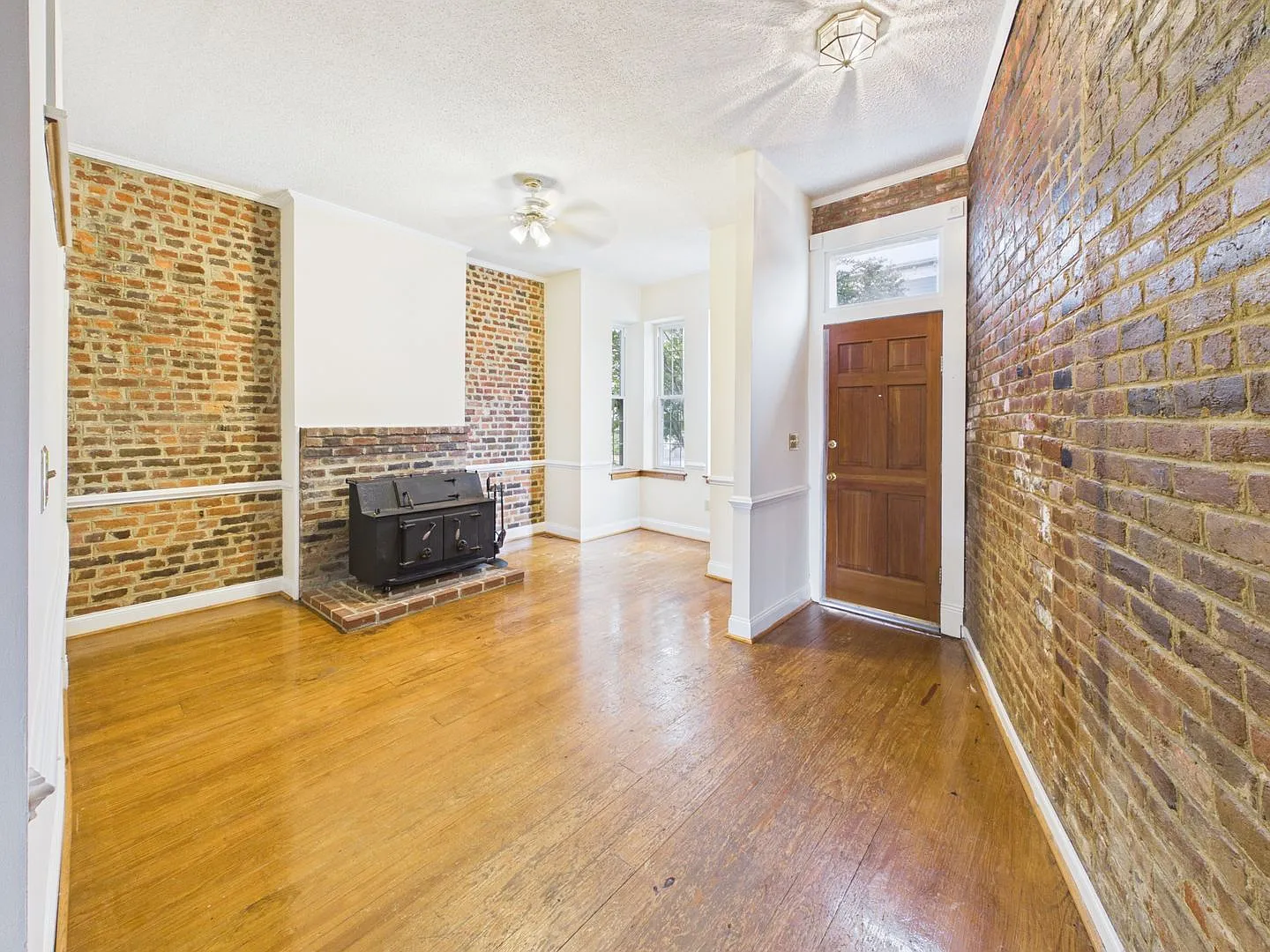 3 bed, 2.5 bath, 1844 sqft, $2,195 — Photo 3
