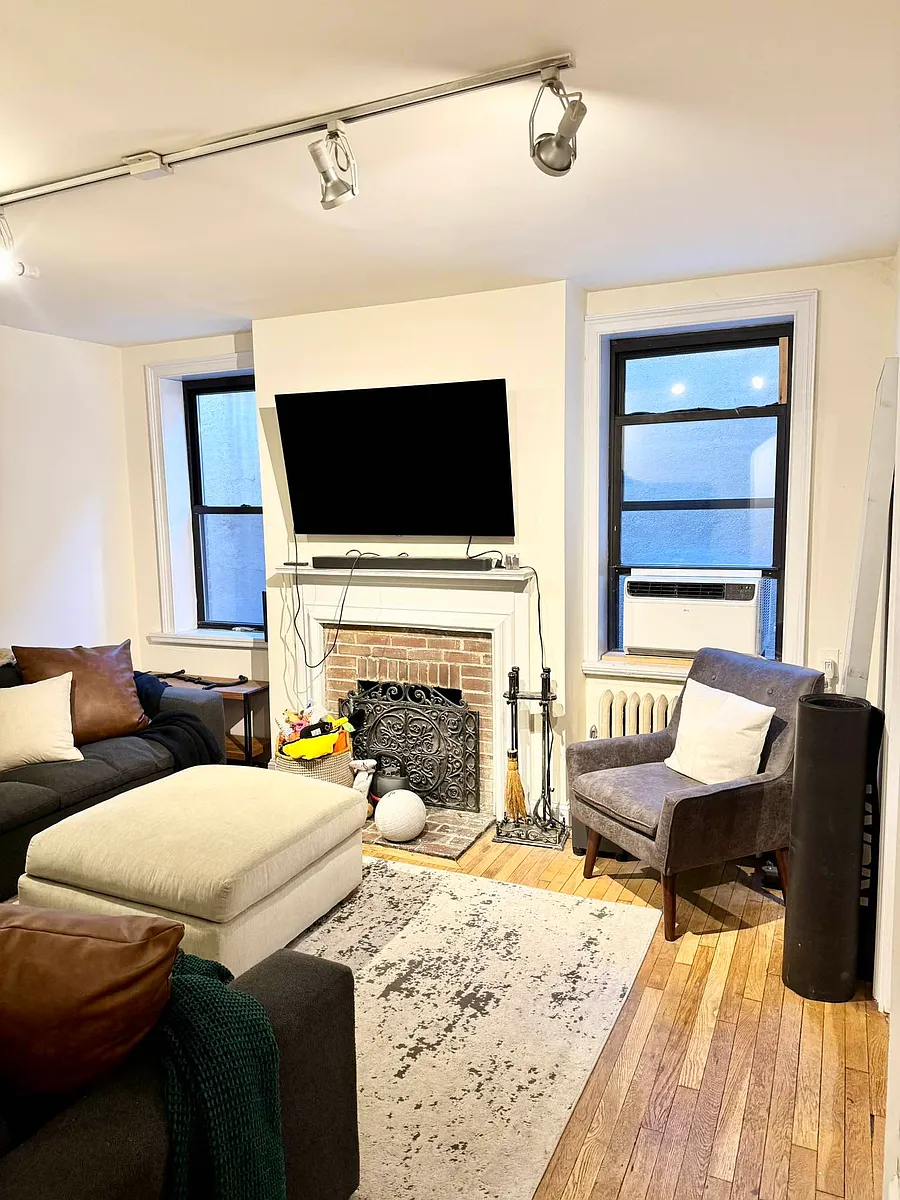 Building Photo - 360 E 50th St #4C