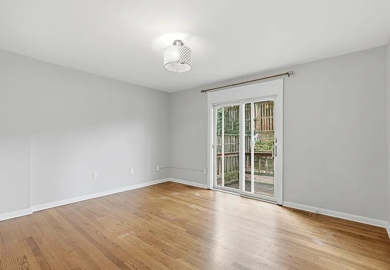 752 Ticonderoga Ave — Photo 15