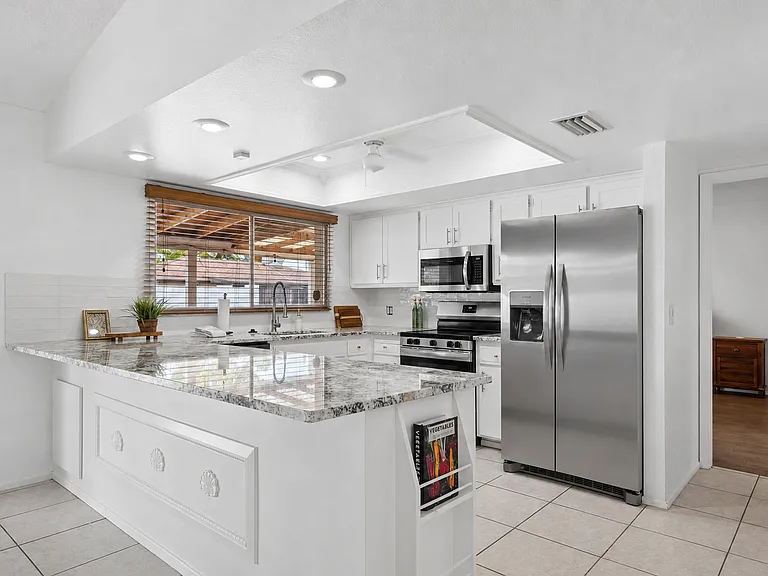 2319 E Loma Vista Dr — Photo 12