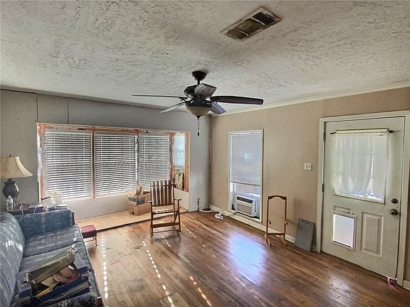 3rd image of 1343 Bradley St