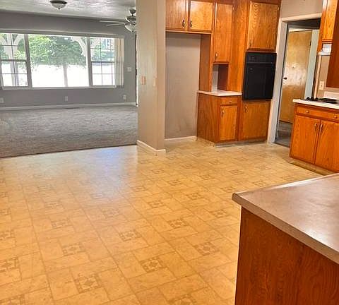 5th image of 3019 E Lathrop Rd