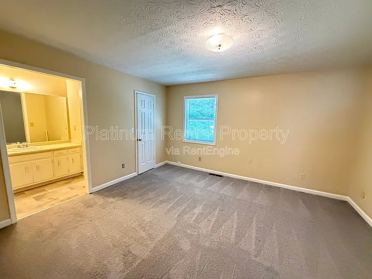 1955 Patterson Ct — Photo 12