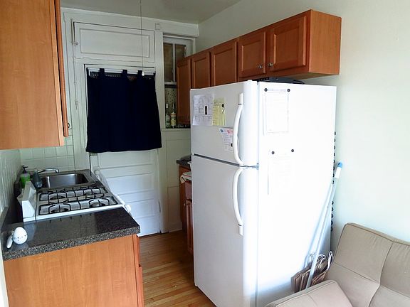 2nd image of 4309 N Winchester Ave APT 1B