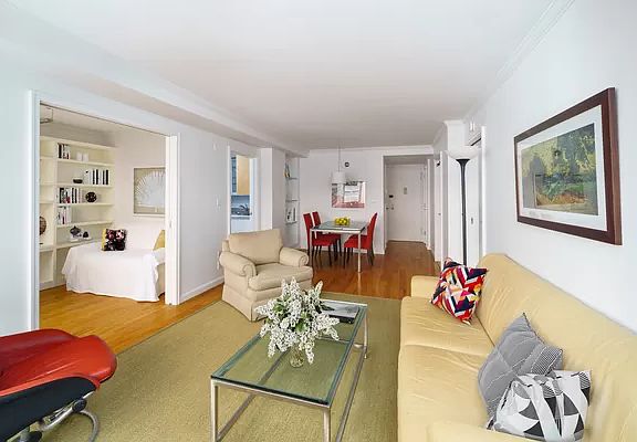 2nd image of 211 E 53rd St APT 5C