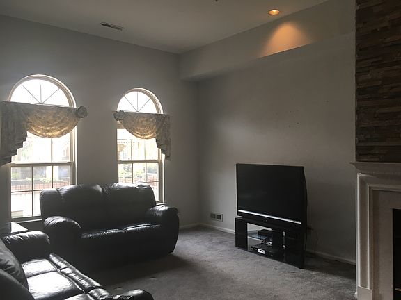Open living room wih recessed lighting