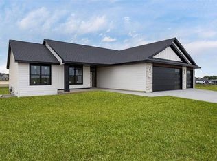 720 17th Ave SW, Mount Vernon, IA 52314