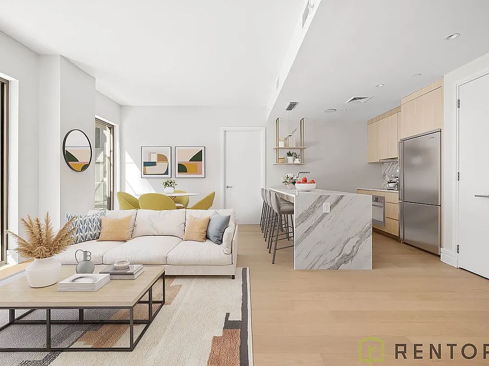 1st image of 960 Franklin Ave #260