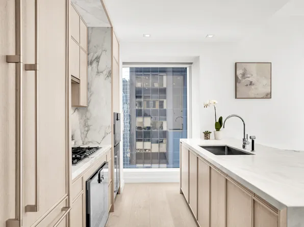 138 East 50th Street image 25 of 69