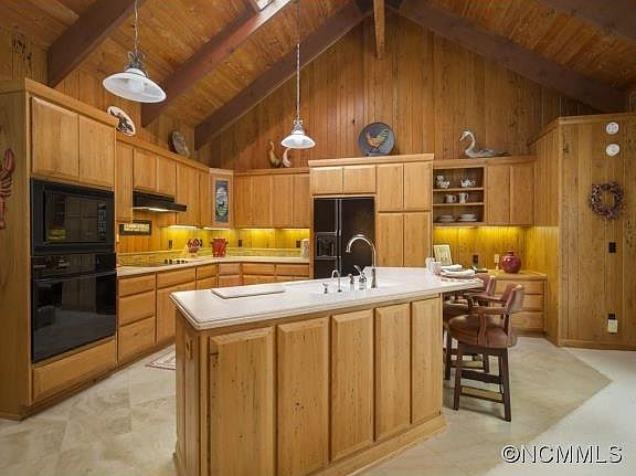 3rd image of 205 Shadybrook Trl