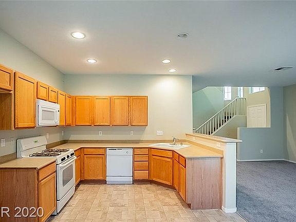 3rd image of 3820 Carisbrook Dr