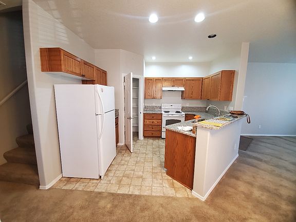 3rd image of 1038 SE Nazomi Ave