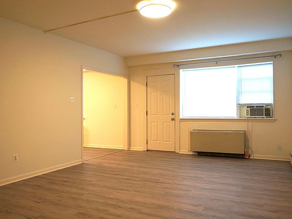 3rd image of 2000 2nd St S APT 1