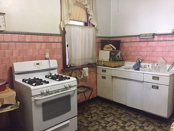 3rd image of 1454 W Olive Ave
