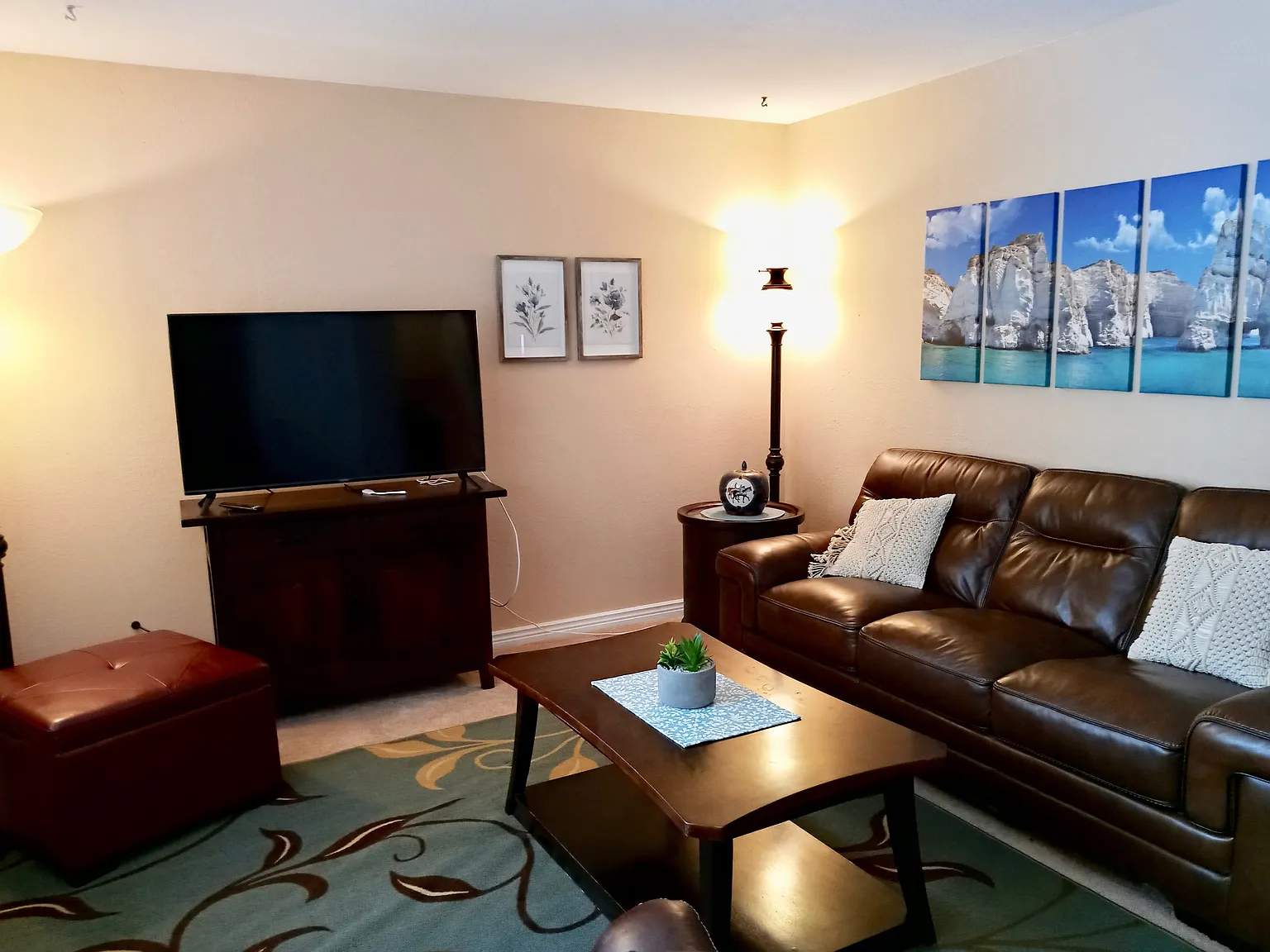 4 bed, 2.5 bath, 2300 sqft, $6,140 — Photo 4
