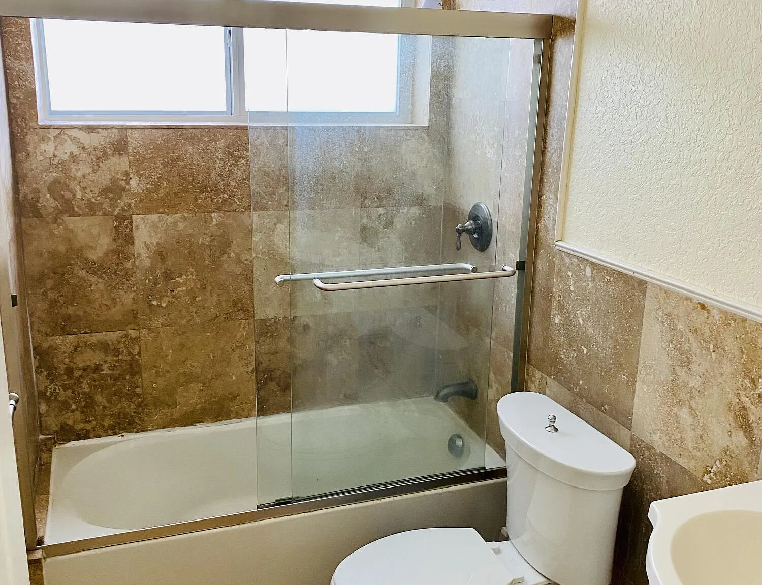 2 bed, 1.0 bath, 1044 sqft, $2,300 — Photo 3