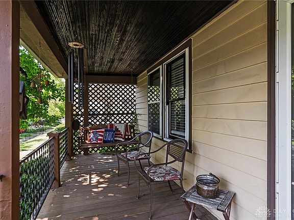 4th image of 778 Greenlawn Ave
