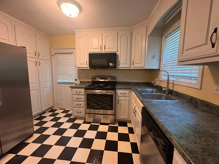 547 Lockwood Dr — Photo 12