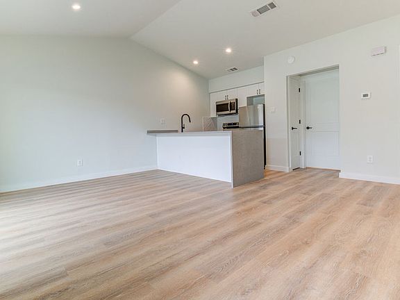 4th image of 1215 Hollow Creek Dr #2